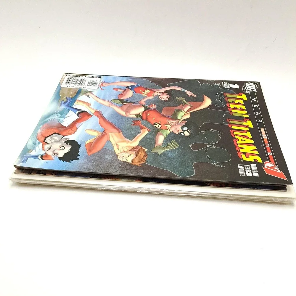 Lot of 7 DC Comics Comic Book Lot Mix Flash Superman Catwoman Teen Titans Azrael